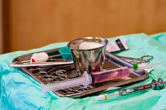 Welche Instrumente werden während der Anästhesie verwendet